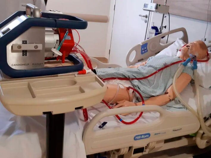 Simulação do uso da terapia ECMO Foto: Divulgação/Hospital Santa Catarina