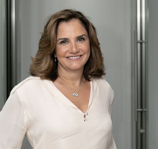 Renata Vilhena Silva - advogada especialista em direito à saúde