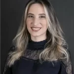 Isabella Gonçalves, advogada especialista em direito à saúde do Vilhena Silva Advogados.