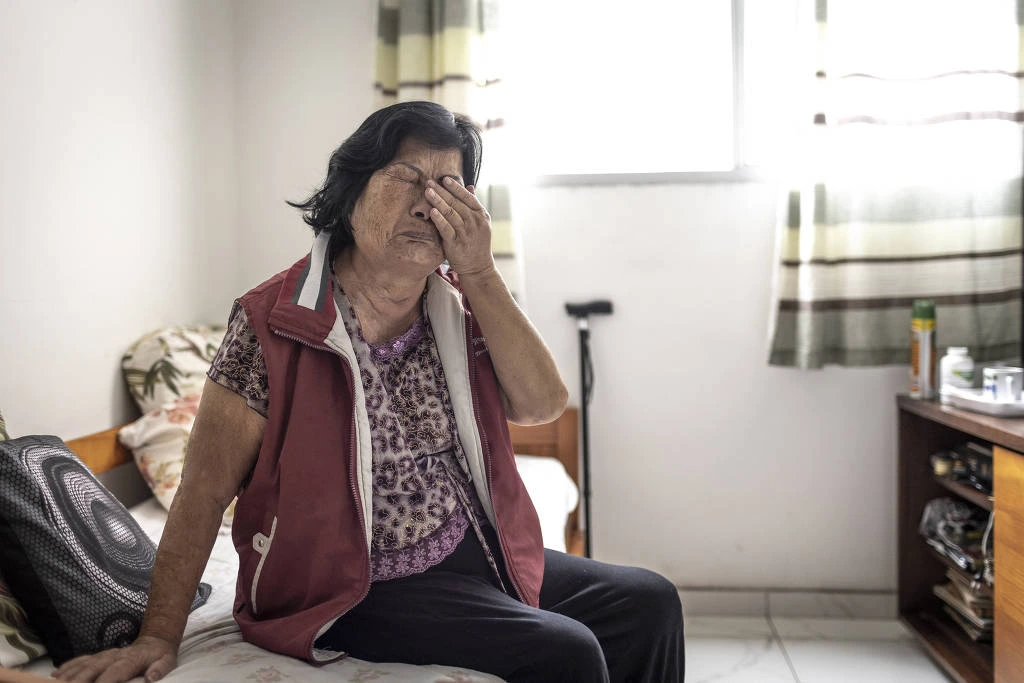 Chang Hsu Feng Chaiao, 76, enfrenta problemas renais e precisa de sessões de hemodiálise três vezes por semana - Bruno Santos/Folhapress