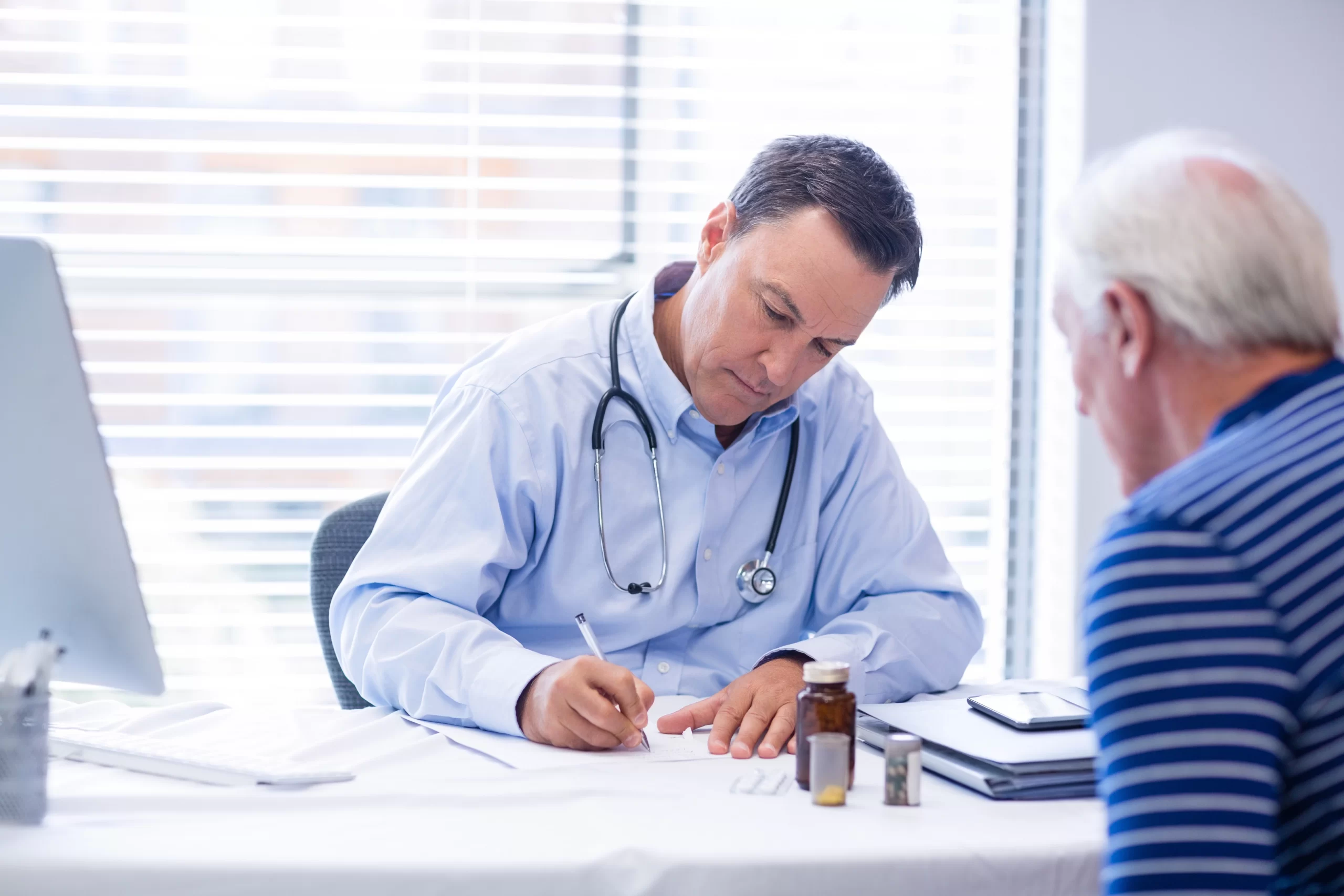termo de consentimento; ética médica; cirurgia; exame invasivo; responsabilidade médica; advogado saúde