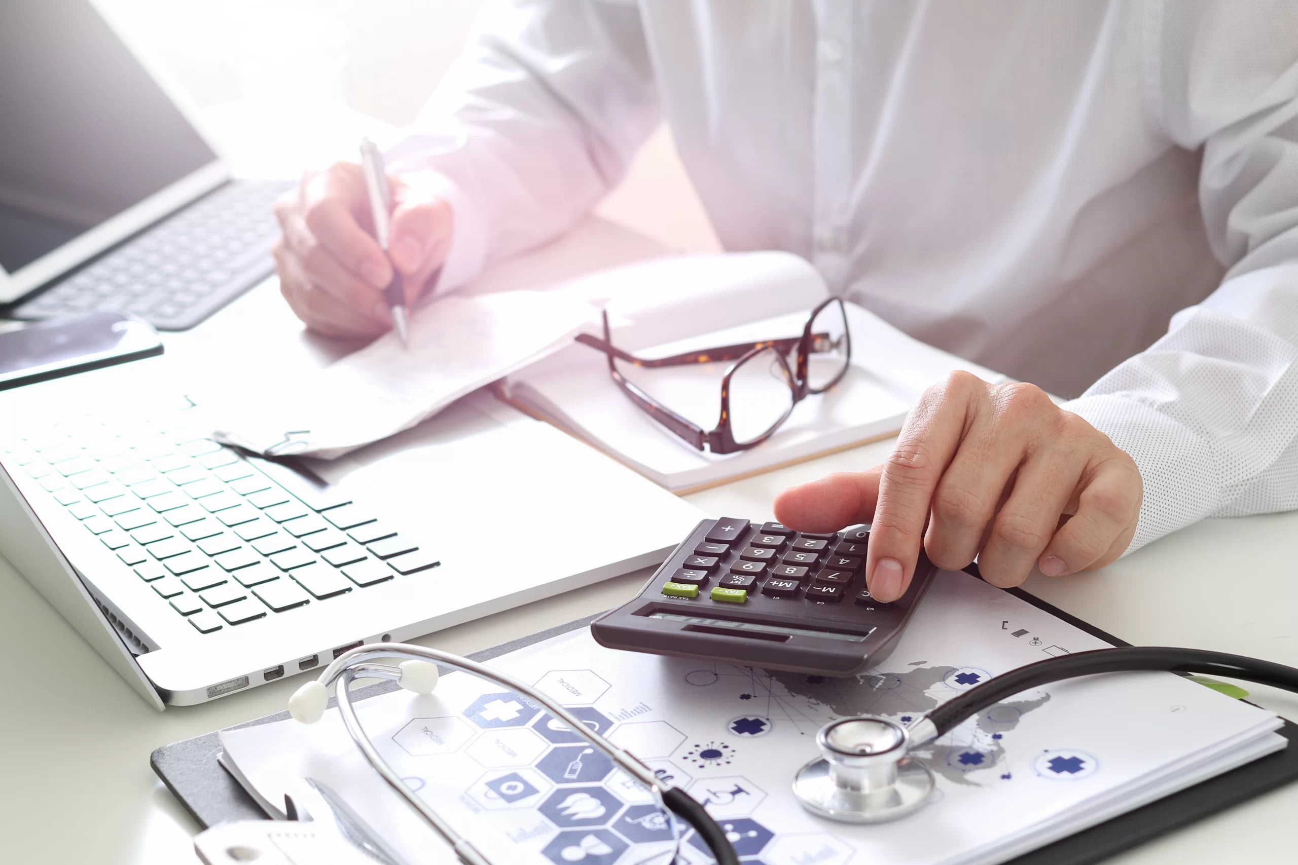 emissão de documentos médicos; gestão de clínicas médicas