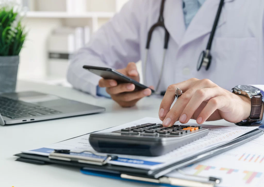 contribuição previdenciária; múltiplos vínculos médicos; revisão INSS; planejamento previdenciário; direito previdenciário; médico PJ; INSS médicos; análise de contribuições;